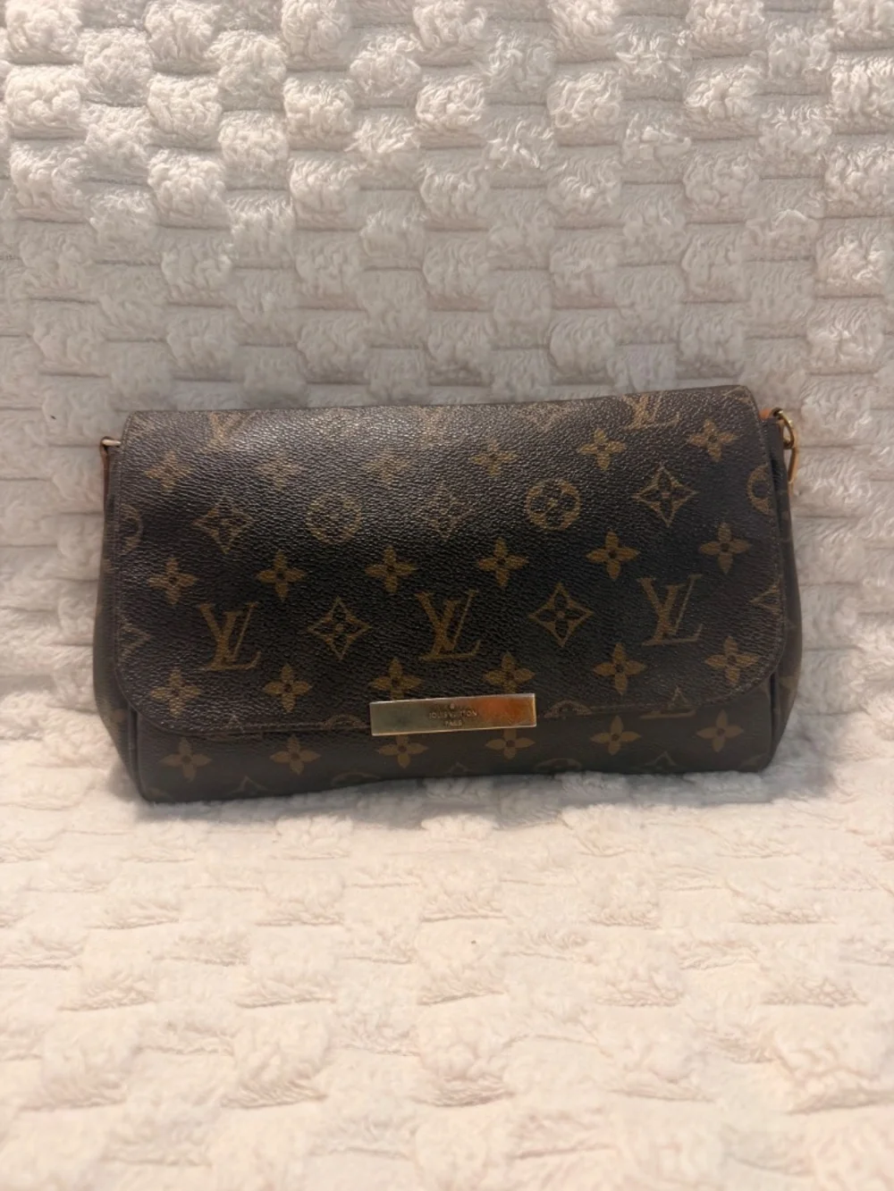 Louis Vuitton Favorite MM Monogram Shoulder Bag